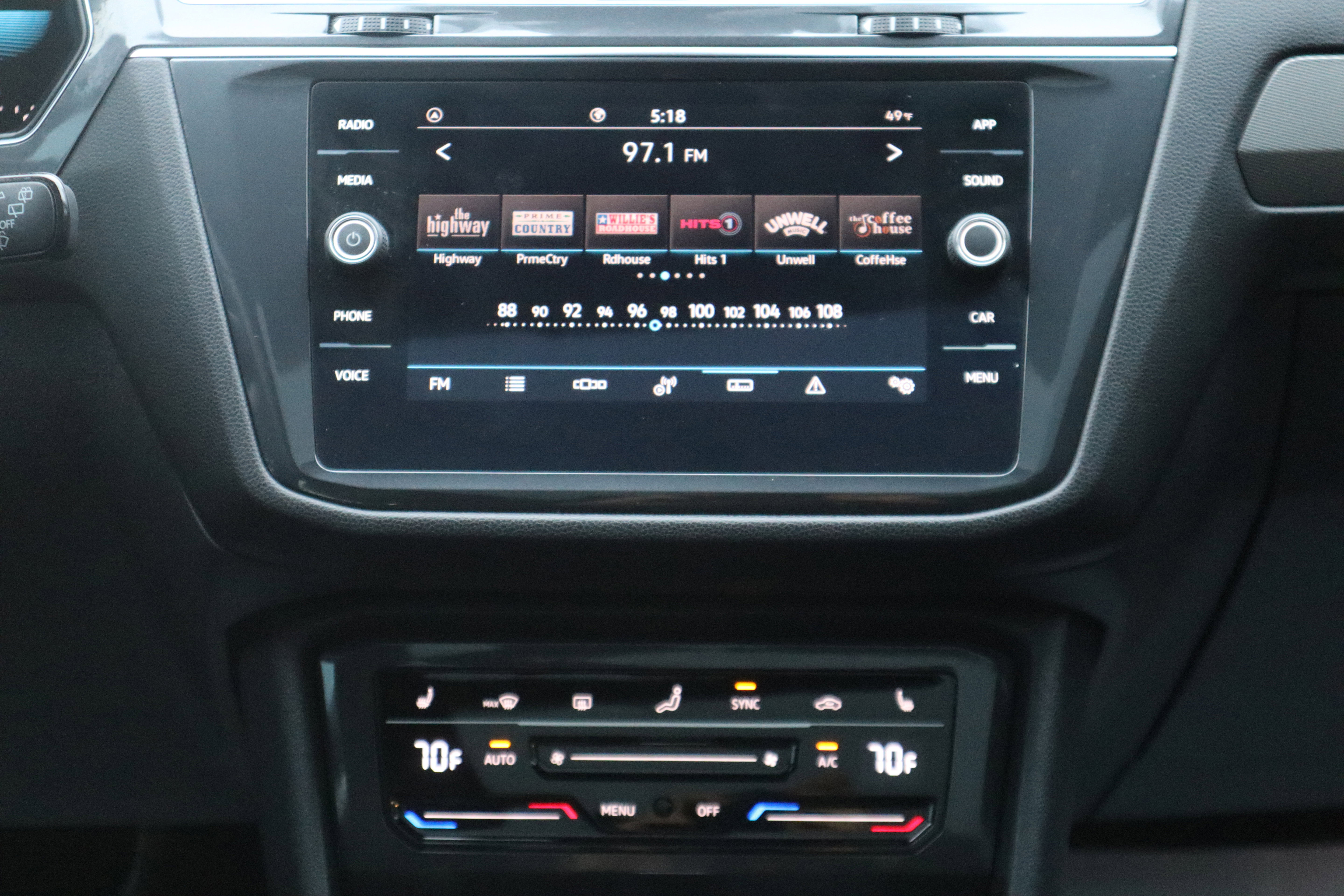 Used 2023 Volkswagen Tiguan SE R-Line image 13