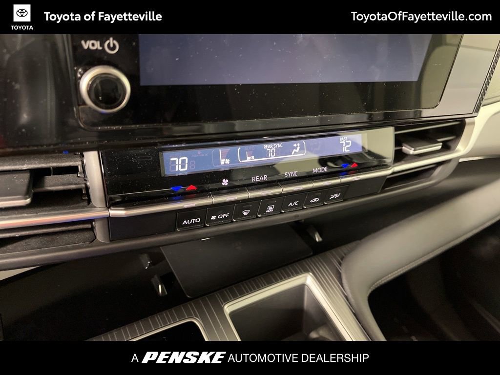 Used 2025 Toyota Sienna LE w/ LE Plus Package image 33