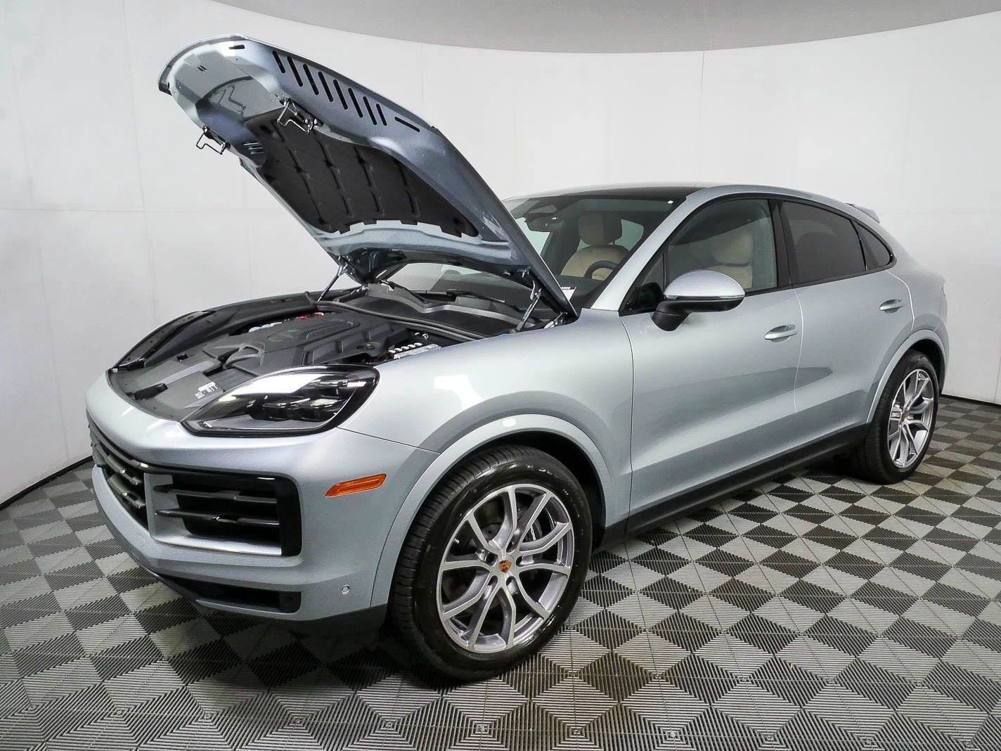 Used 2026 Porsche Cayenne Coupe AWD/4WD image 36