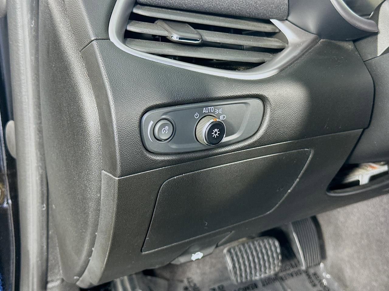 Used 2022 Chevrolet Malibu LT image 27