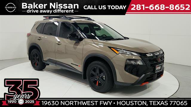 Used 2025 Nissan Rogue SV image 1