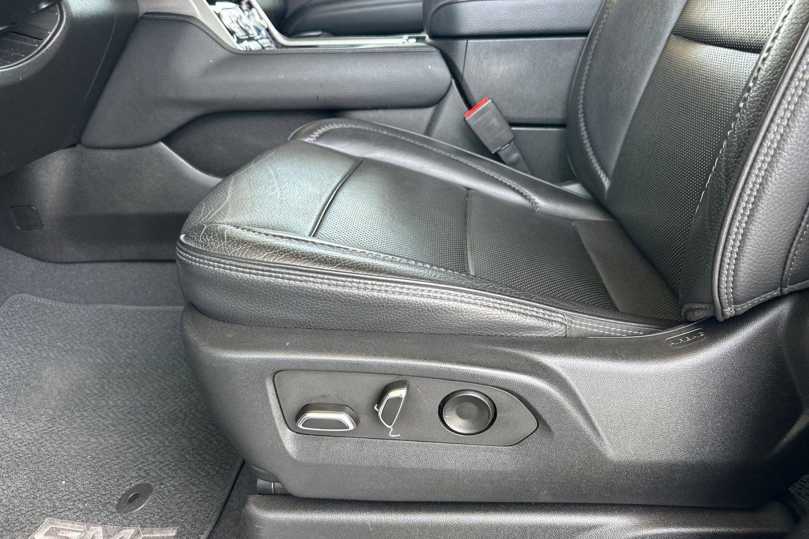 Used 2022 GMC Yukon Denali AWD/4WD image 13