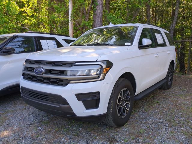 Used 2024 Ford Expedition XLT RWD image 2