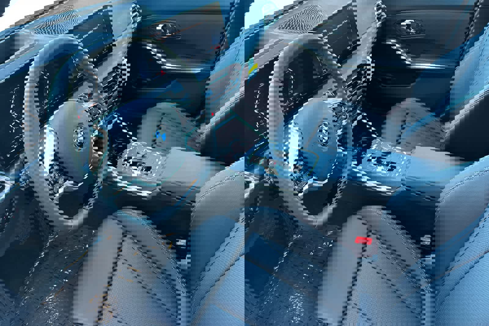 Used 2025 BMW 330i Sedan image 11