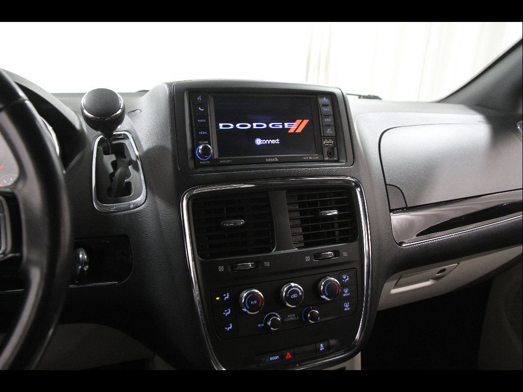 Used 2019 Dodge Grand Caravan SXT FWD image 9