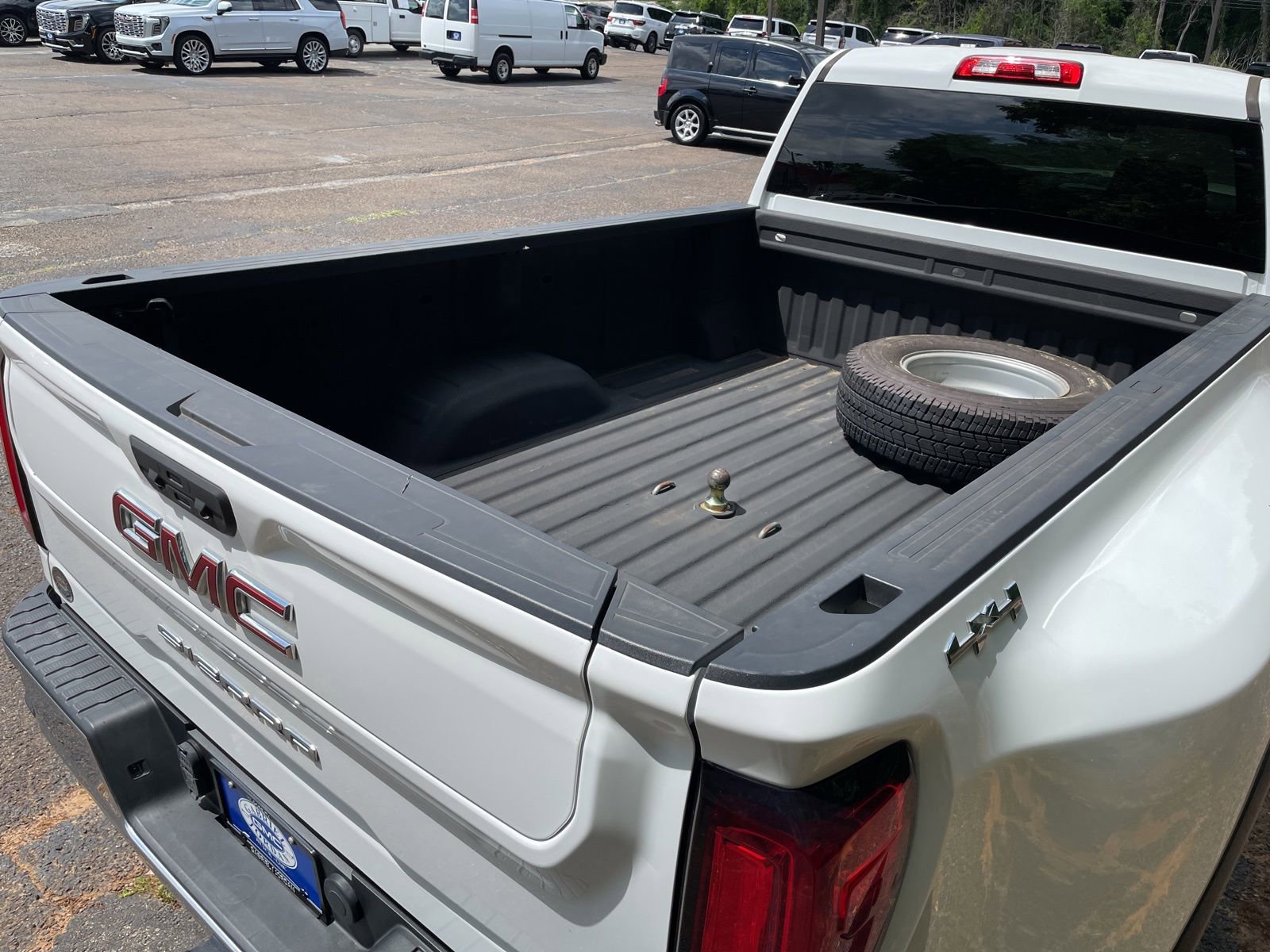 Used 2022 GMC Sierra 3500 SLE w/ SLE Convenience Package AWD/4WD image 26