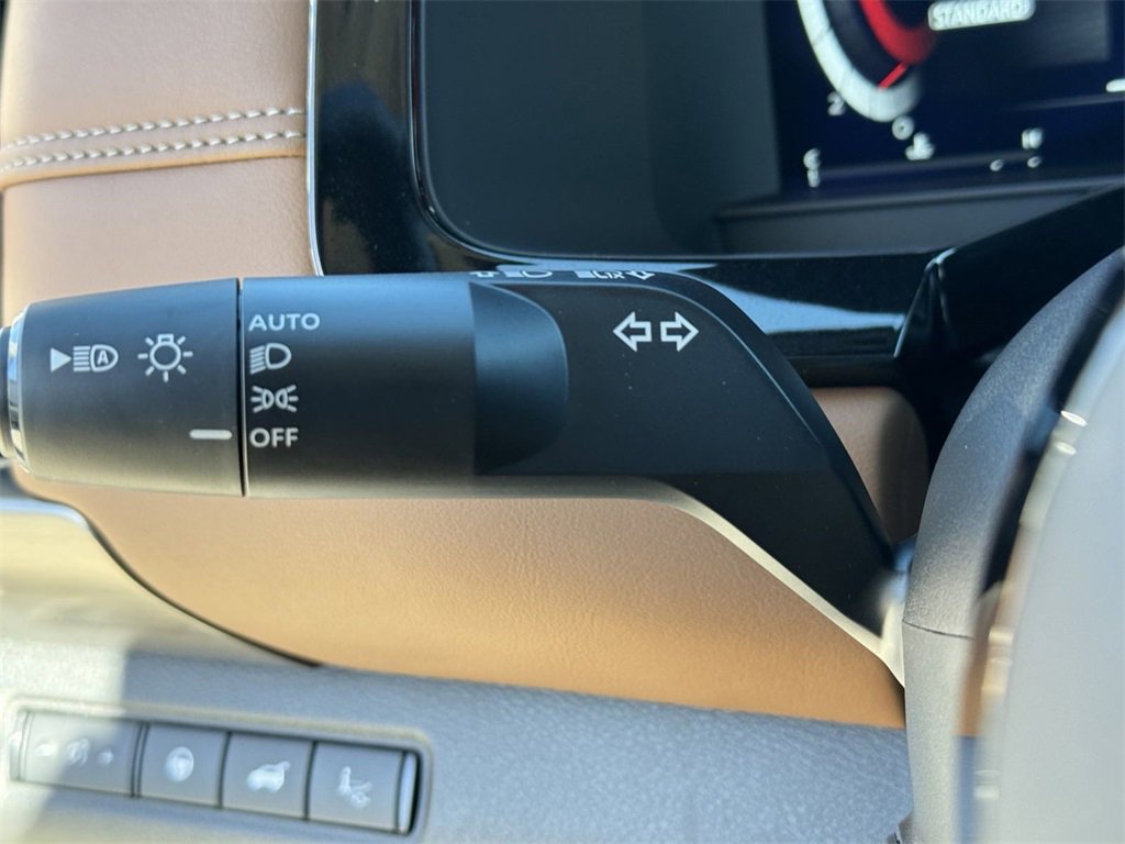 New 2025 Nissan Pathfinder Platinum w/ Cargo Package image 27