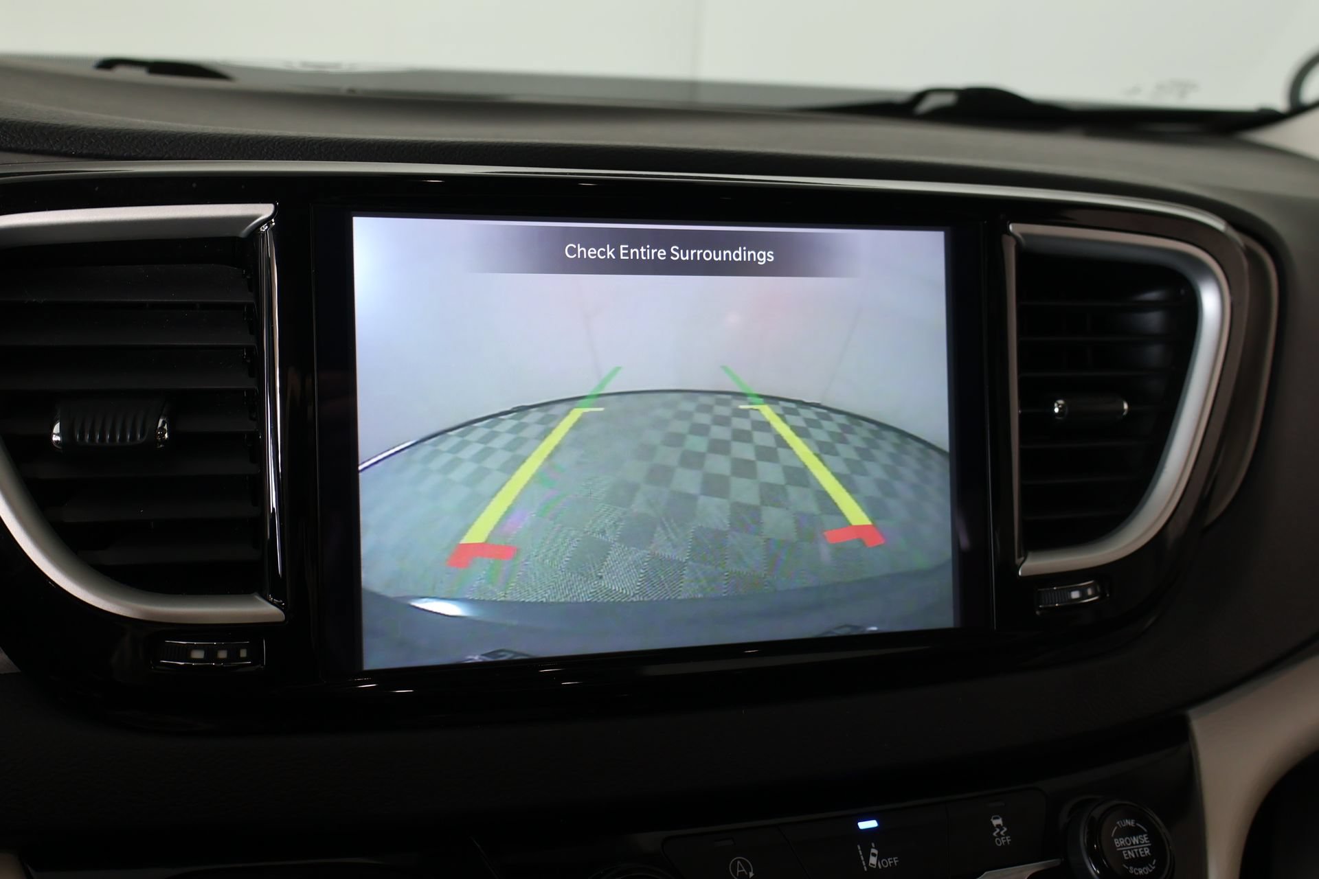 Used 2022 Chrysler Pacifica Touring-L FWD image 6