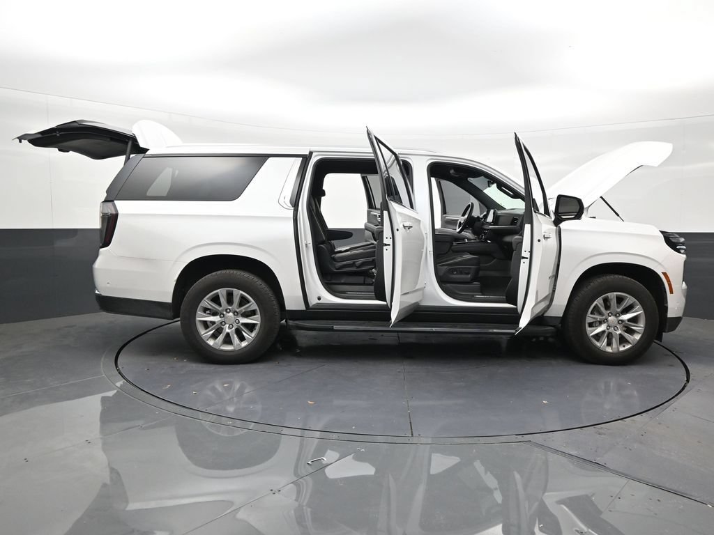Used 2025 Chevrolet Suburban Premier RWD image 28