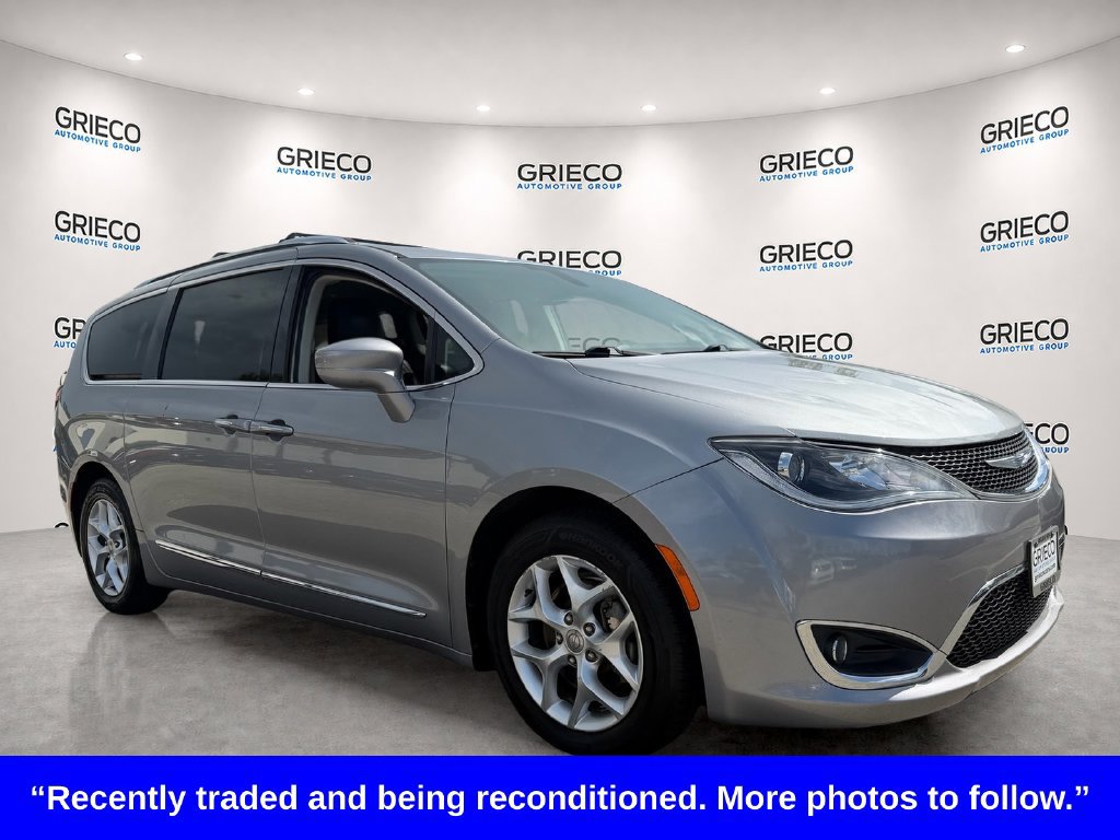 Used 2020 Chrysler Pacifica Touring-L w/ Tire & Wheel Group FWD image 1