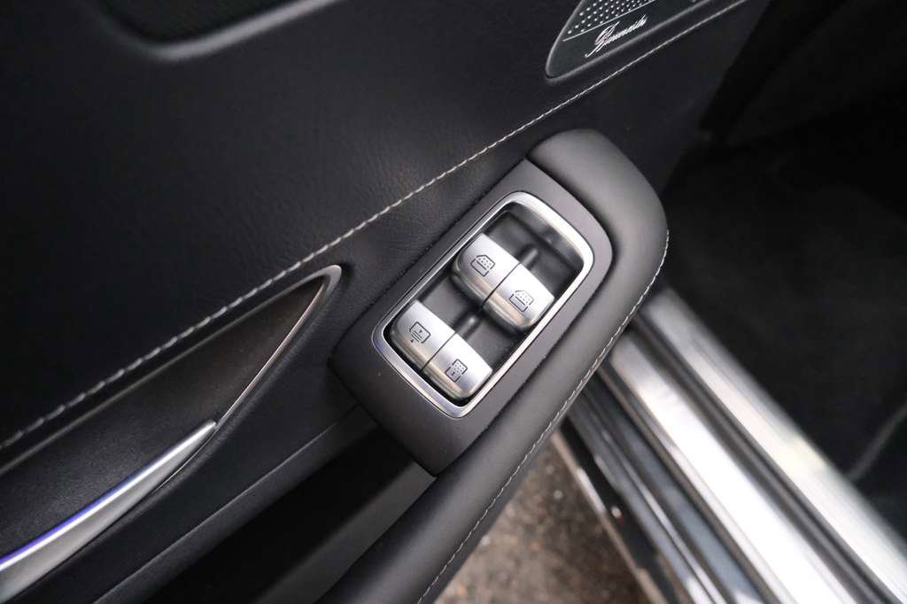 Used 2016 Mercedes-Benz S 550 4MATIC Sedan image 25