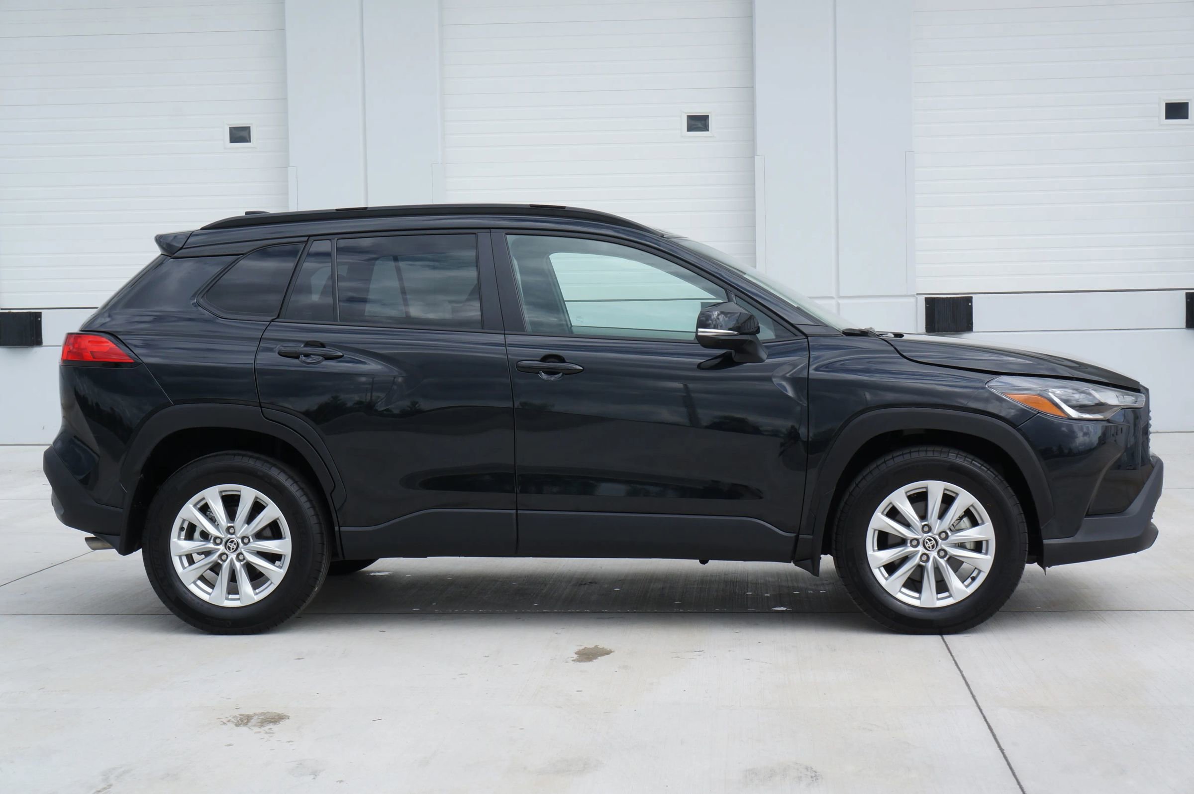 Used 2025 Toyota Corolla Cross LE image 16