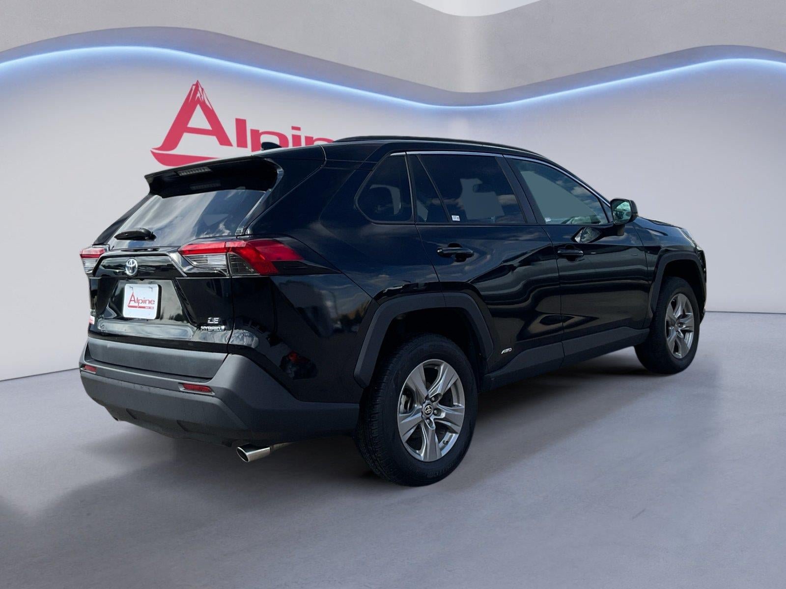 Used 2024 Toyota RAV4 LE AWD/4WD image 5
