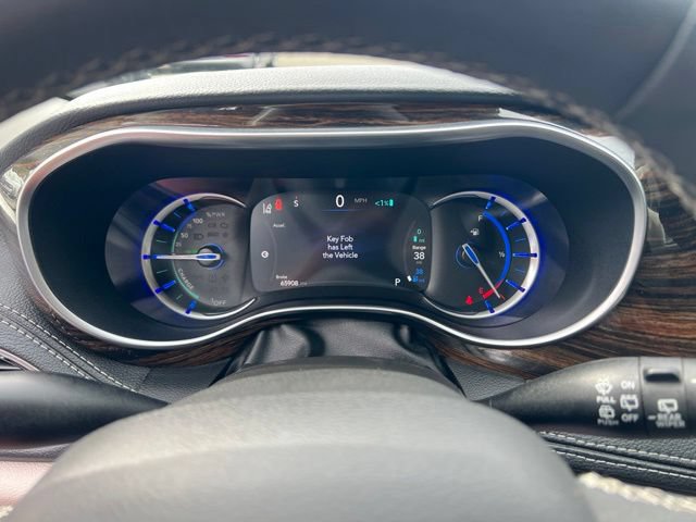 Used 2023 Chrysler Pacifica Limited FWD image 20