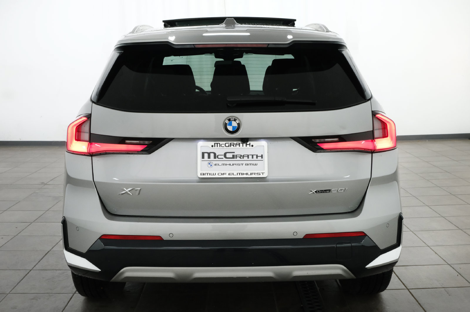 Used 2023 BMW X1 xDrive28i w/ Premium Package AWD/4WD image 5