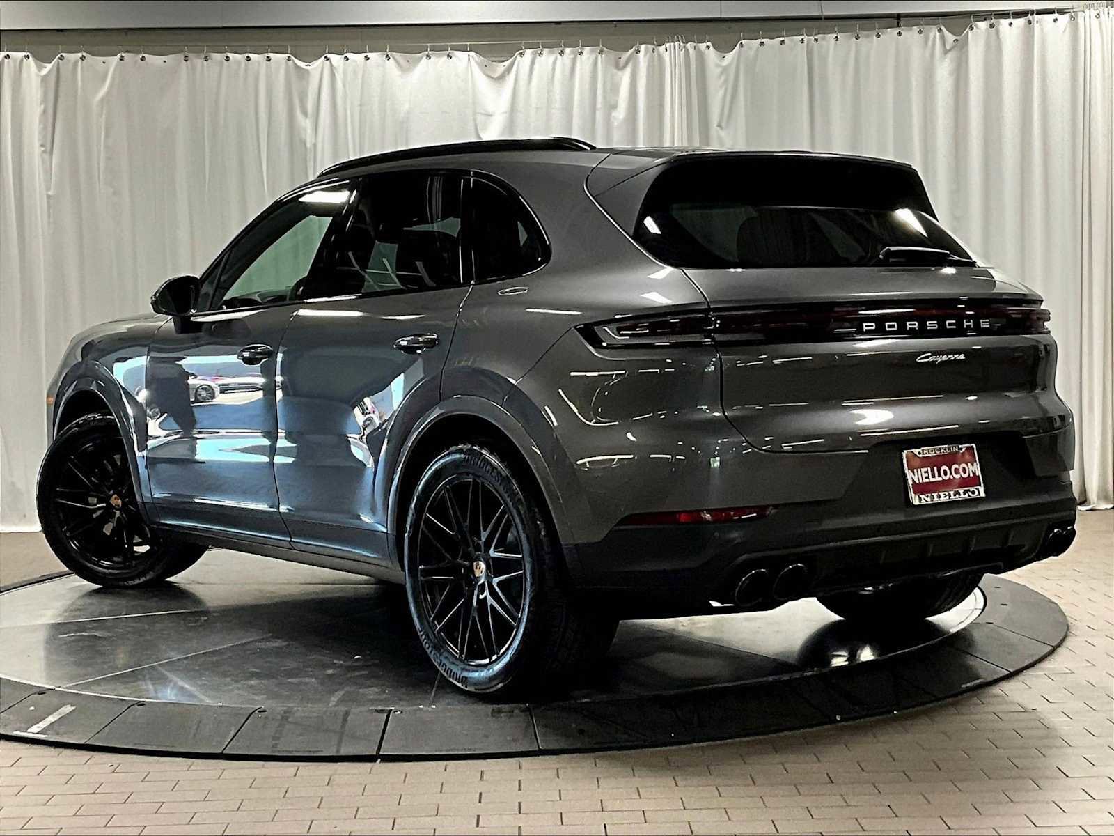 Used 2025 Porsche Cayenne image 3