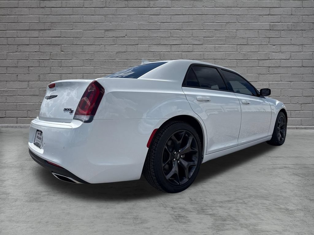 Used 2023 Chrysler 300 S w/ Comfort Group RWD image 8