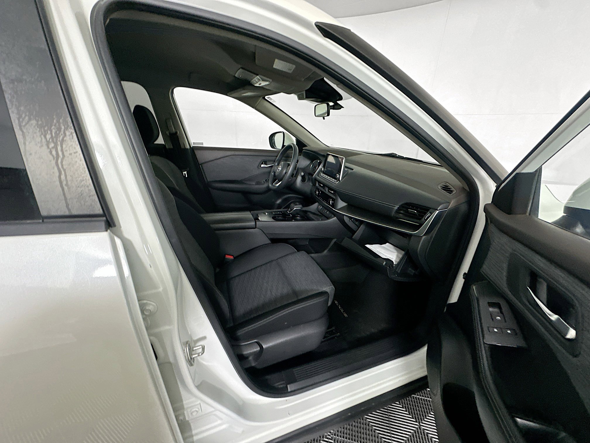 Used 2023 Nissan Rogue SV FWD image 29