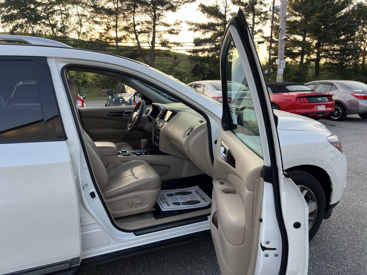 Used 2015 Nissan Pathfinder Platinum image 9