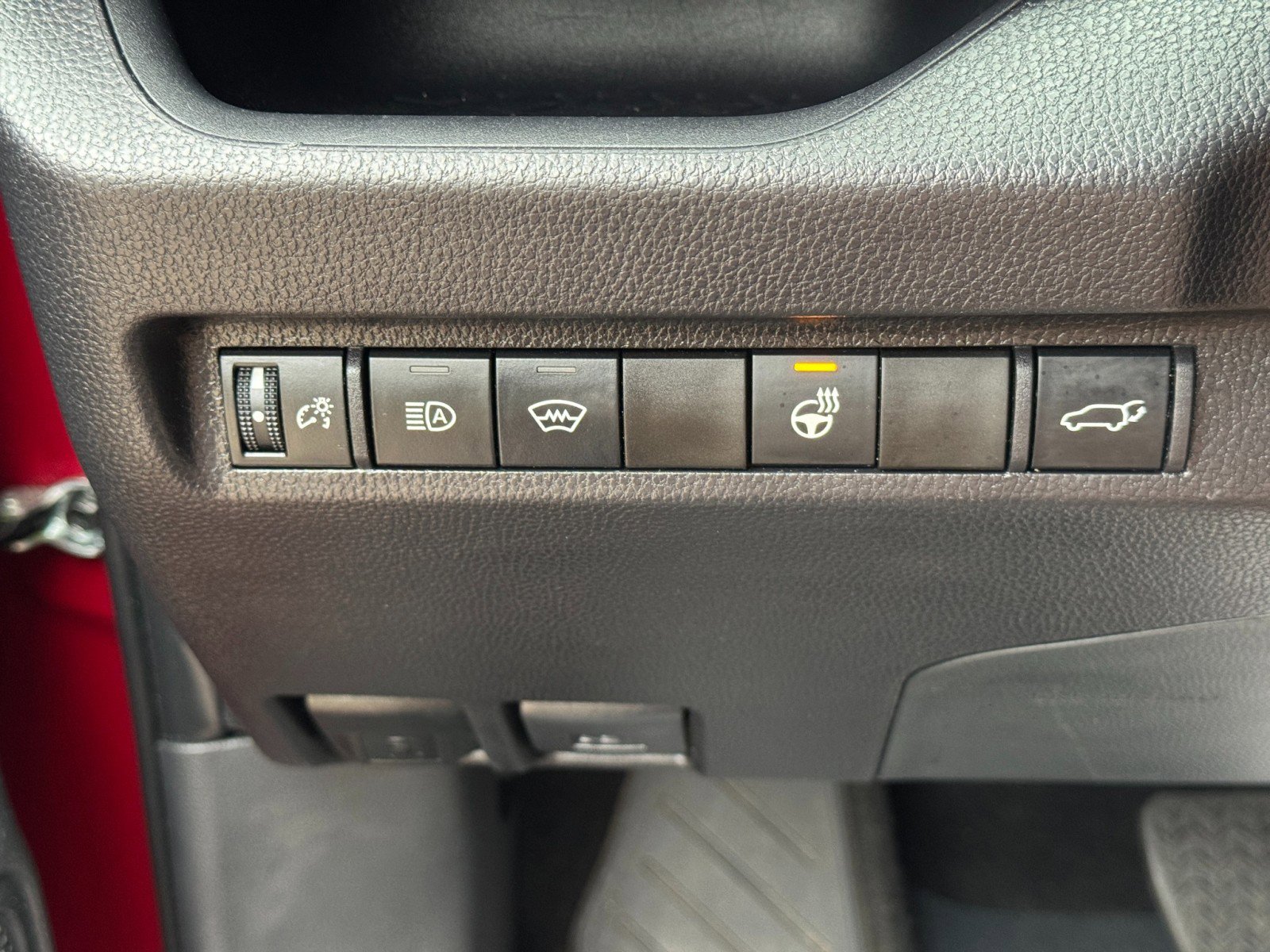 Used 2025 Toyota RAV4 XLE w/ Convenience Package FWD image 17