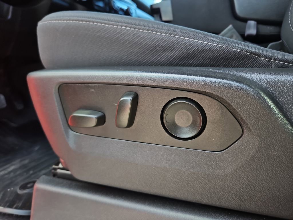 Used 2025 Chevrolet Silverado 1500 LT image 15