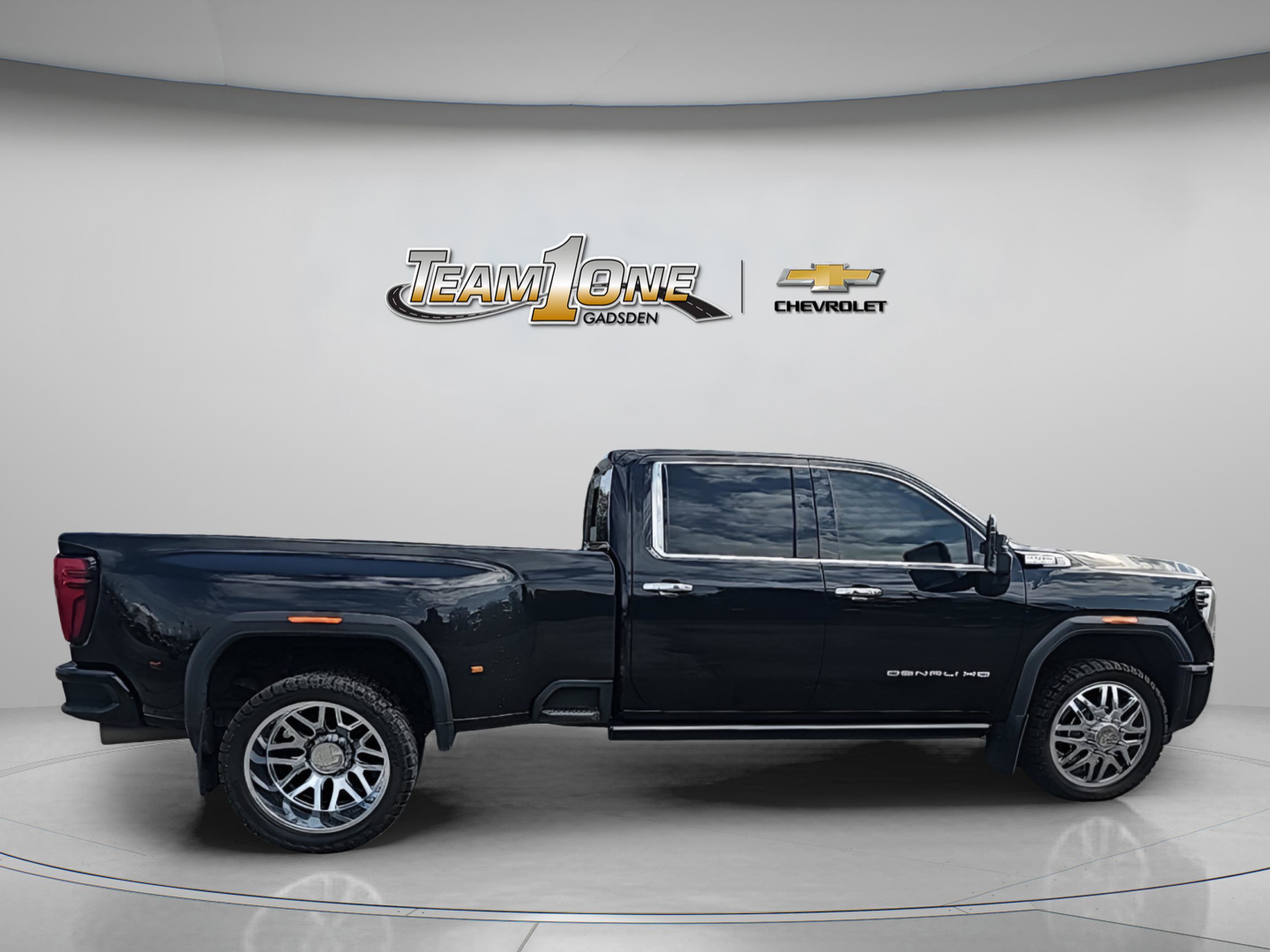 Used 2024 GMC Sierra 3500 Denali w/ Denali Reserve Package image 9