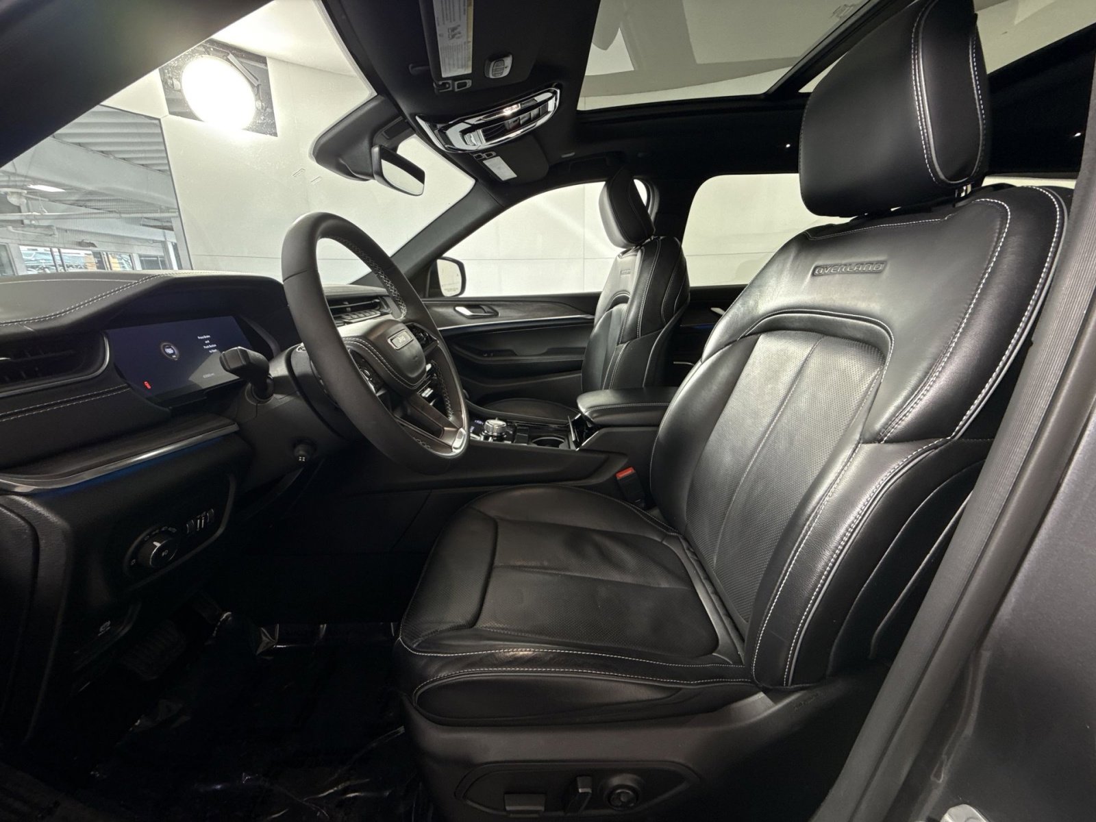 Used 2023 Jeep Grand Cherokee L Overland image 13