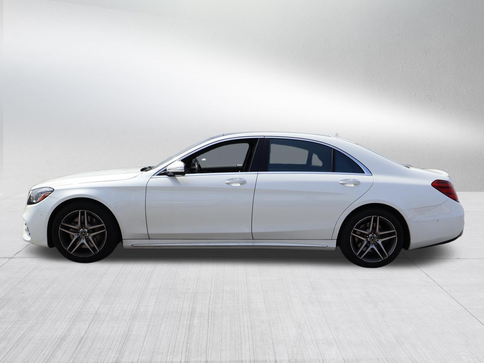 Used 2018 Mercedes-Benz S 560 Sedan w/ AMG Line Exterior image 4