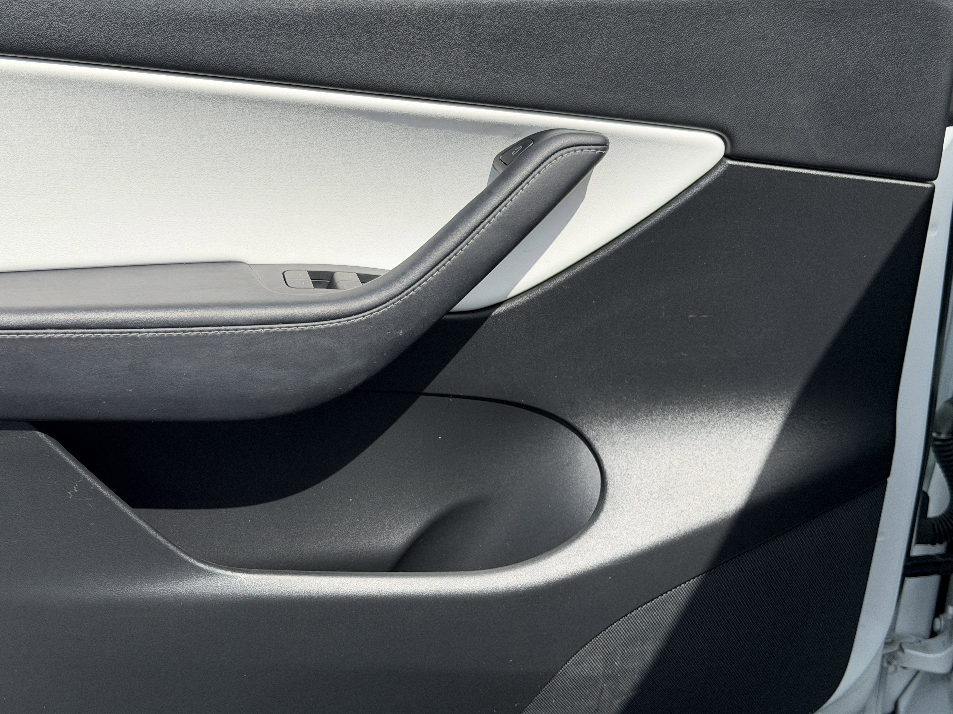 Used 2022 Tesla Model Y Long Range image 22