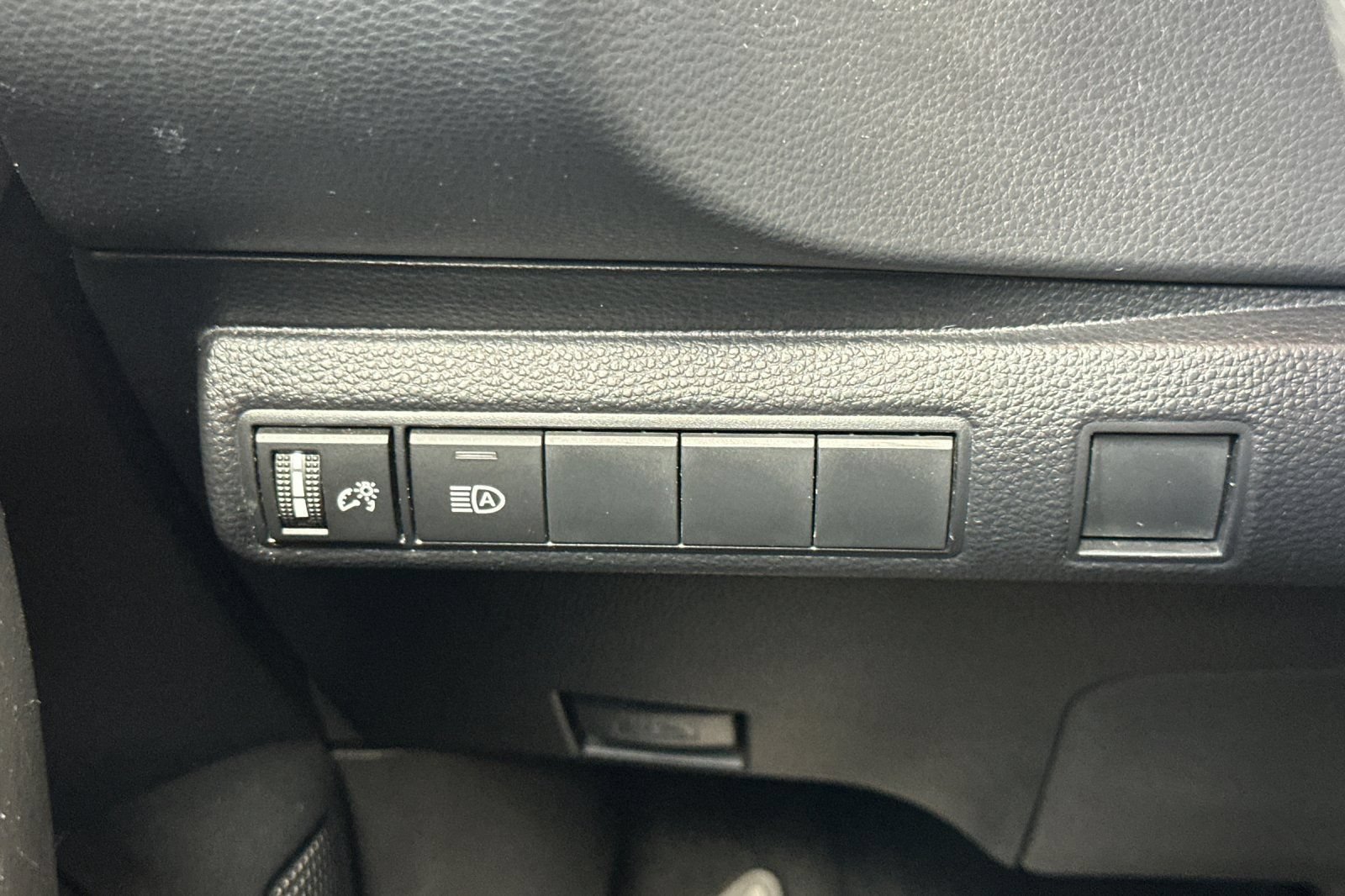 Used 2022 Toyota Corolla LE FWD image 28