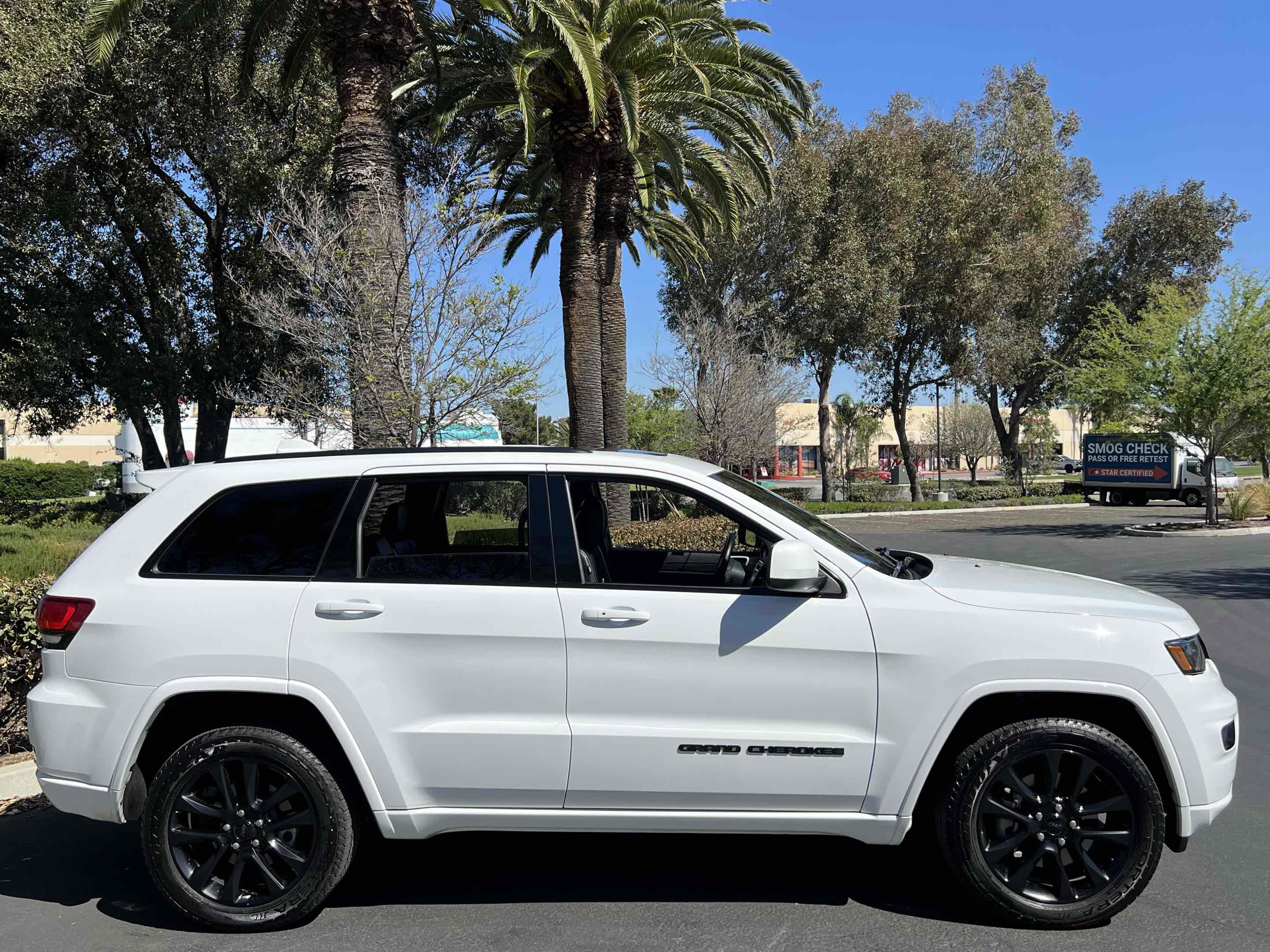 Used 2021 Jeep Grand Cherokee Laredo X image 17