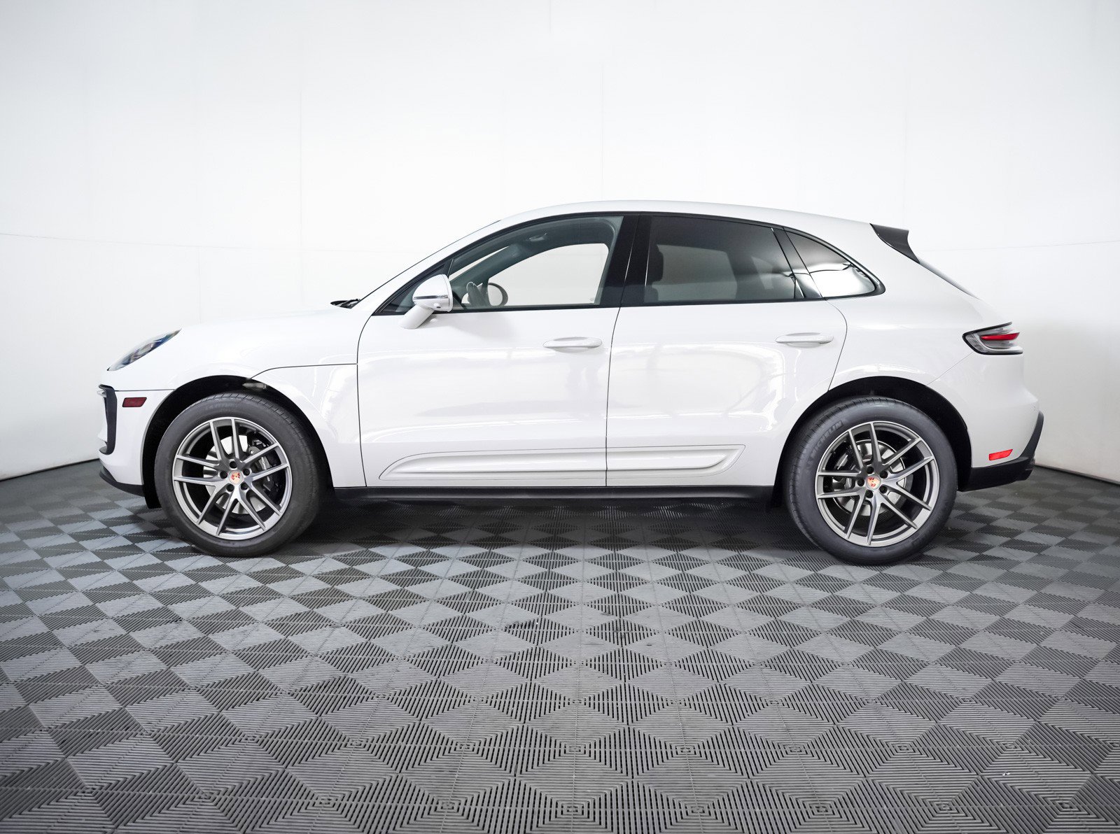 Certified 2022 Porsche Macan S w/ Premium Package Plus image 2