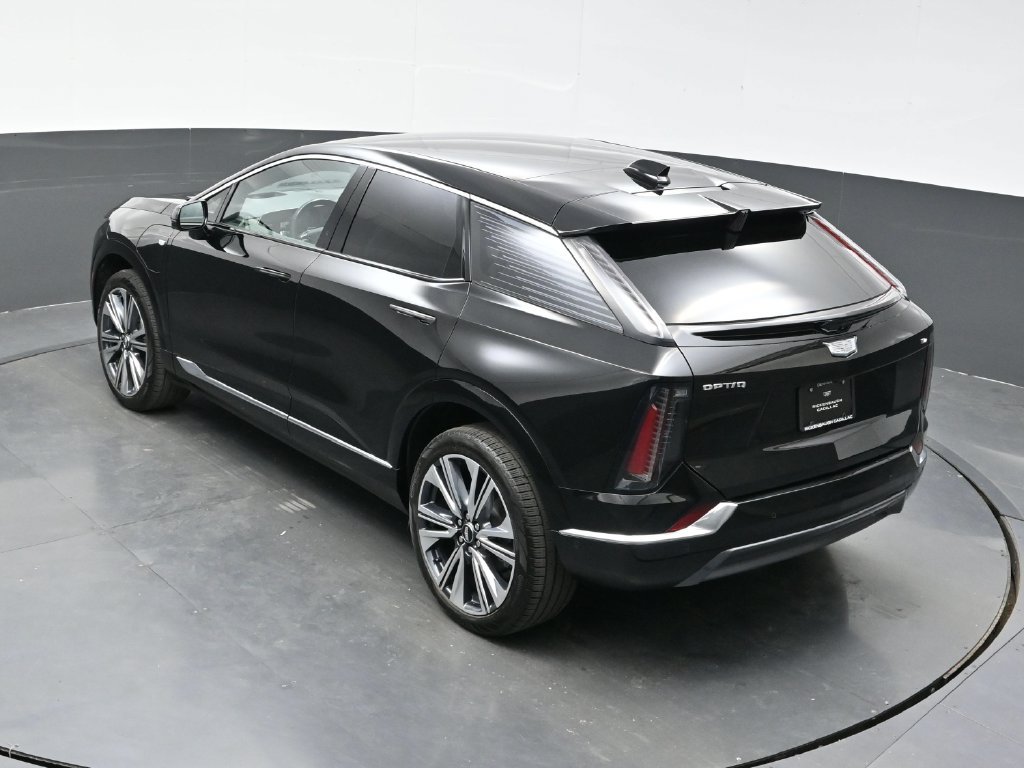 New 2027 Cadillac Optiq Premium Luxury w/ LPO, Floor Liner Package AWD/4WD image 30