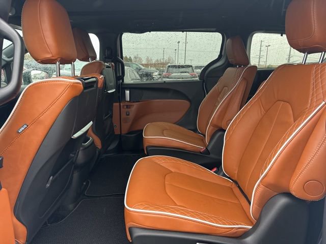 New 2026 Chrysler Pacifica Pinnacle image 9
