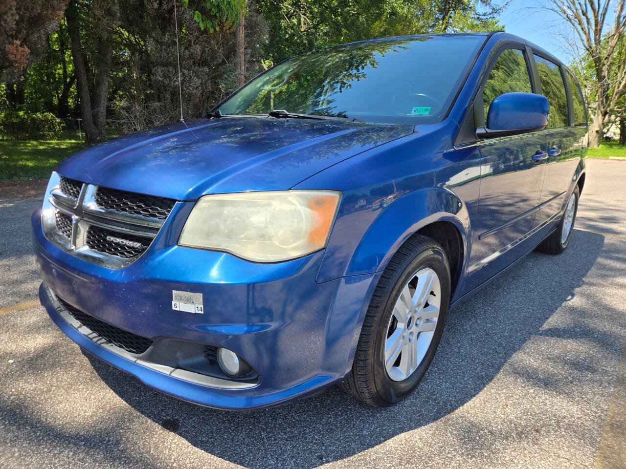 Used 2011 Dodge Grand Caravan Crew FWD image 1