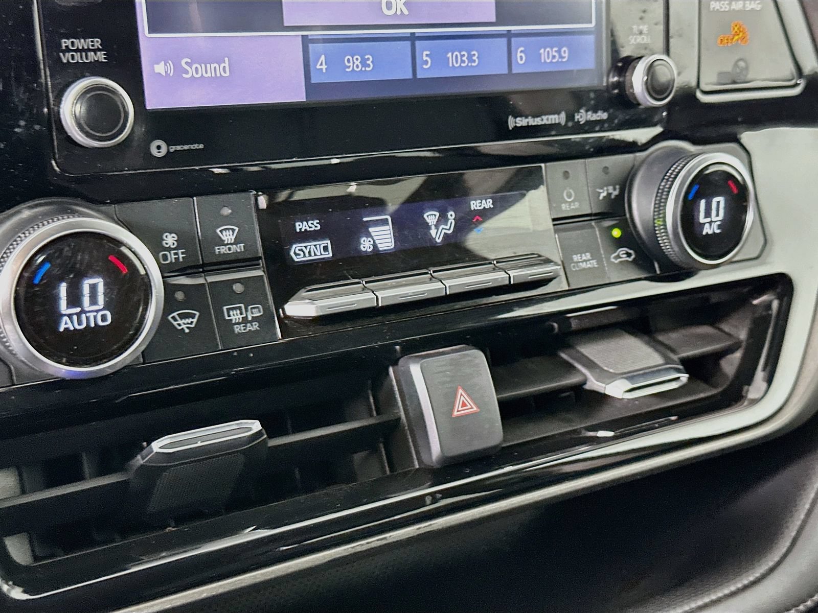 Used 2021 Toyota Highlander LE FWD image 16