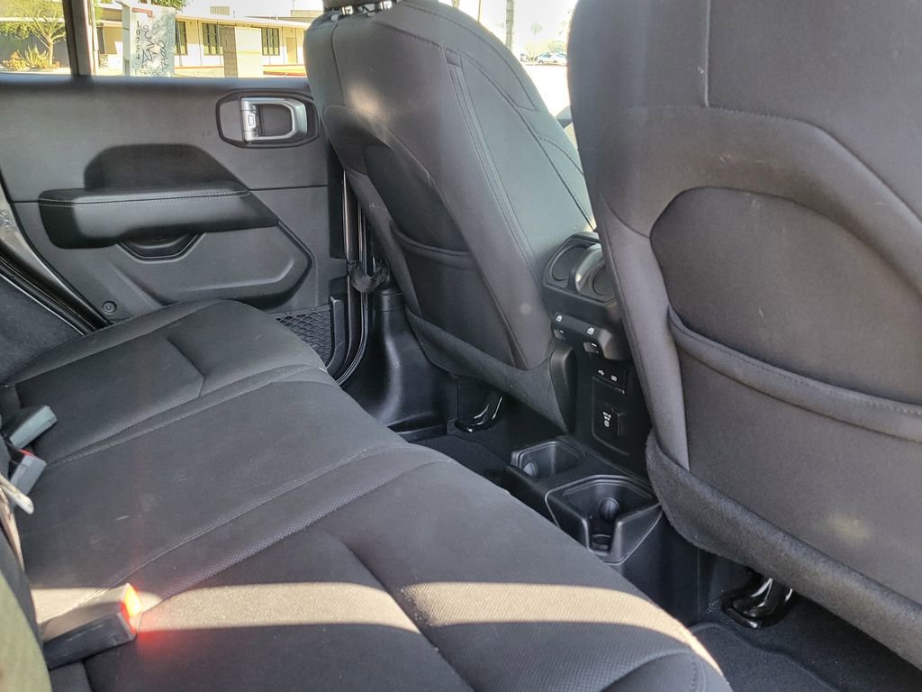 Used 2019 Jeep Wrangler Unlimited Sahara AWD/4WD image 7