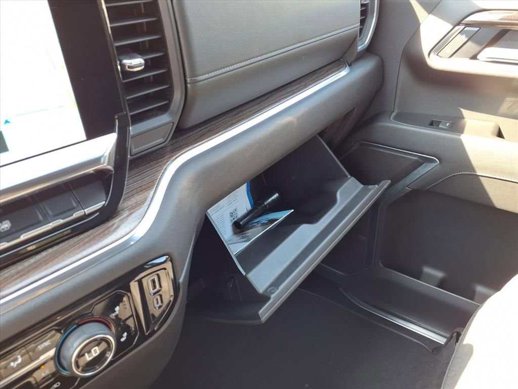 Used 2025 Chevrolet Silverado 1500 LT image 7