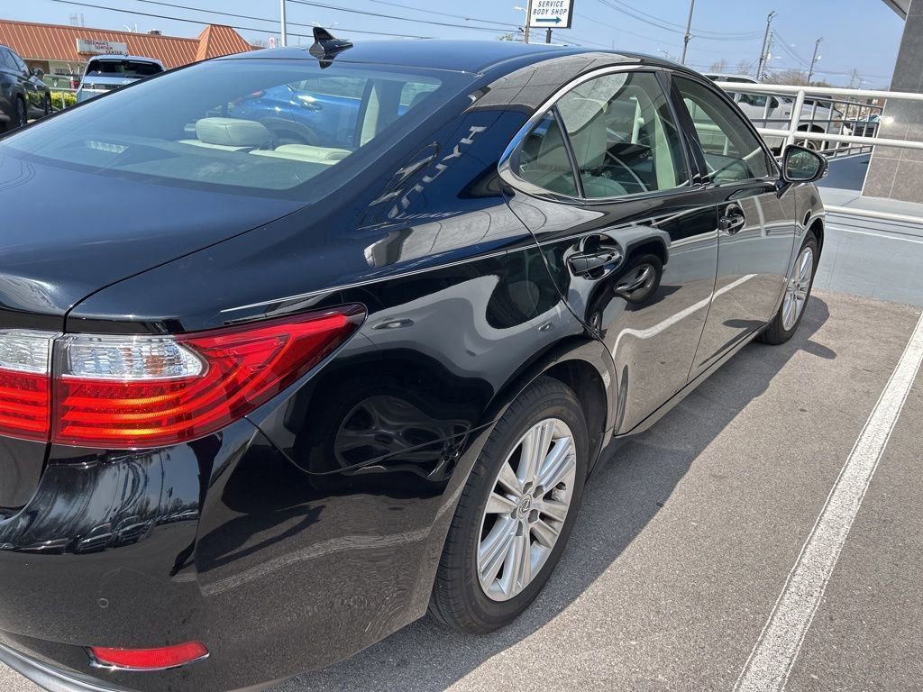 Used 2013 Lexus ES 350 w/ Luxury Pkg image 3