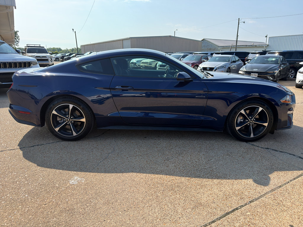 Used 2018 Ford Mustang Coupe RWD image 6