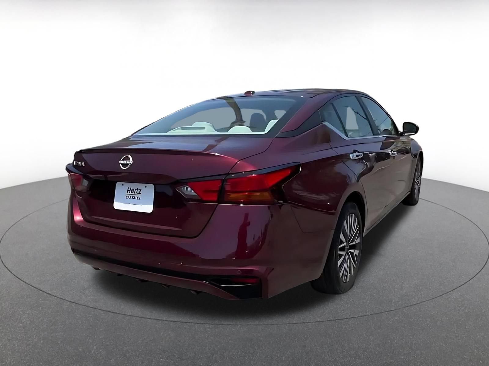 Used 2025 Nissan Altima 2.5 SV FWD image 14