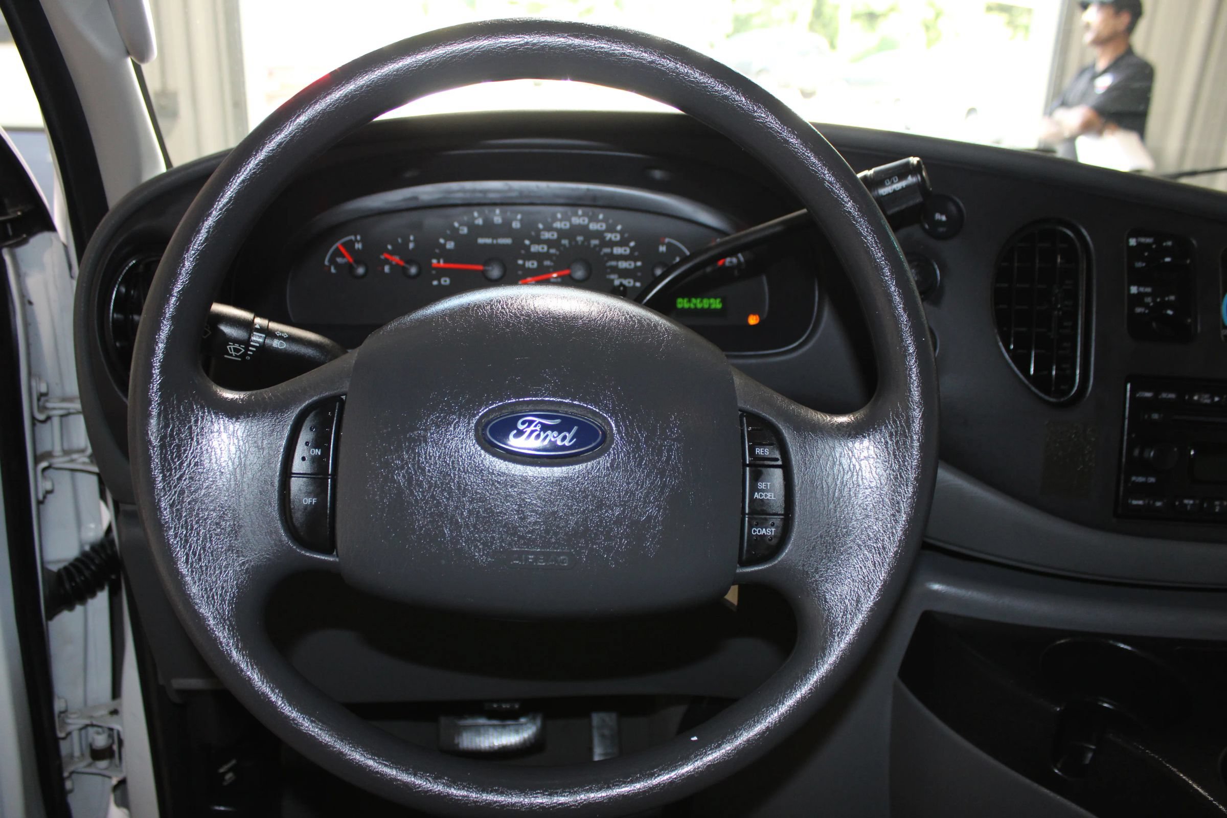 Used 2008 Ford E-350 and Econoline 350 XL RWD image 11
