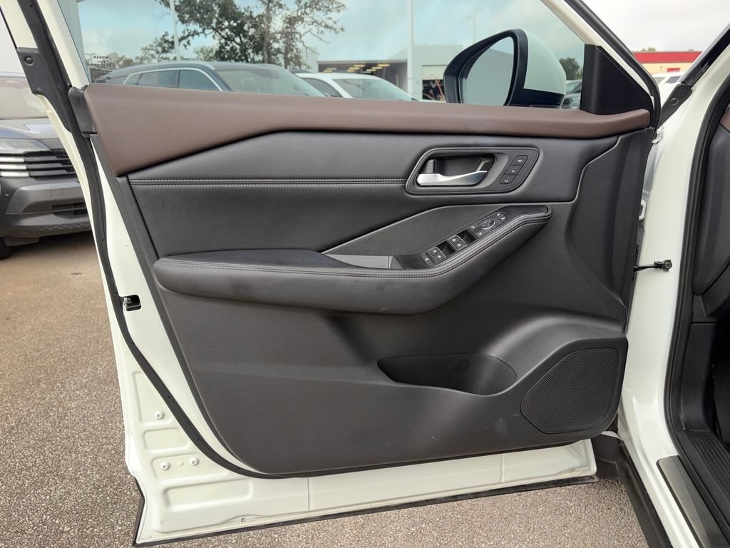 Certified 2023 Nissan Rogue SL w/ SL Premium Package FWD image 18