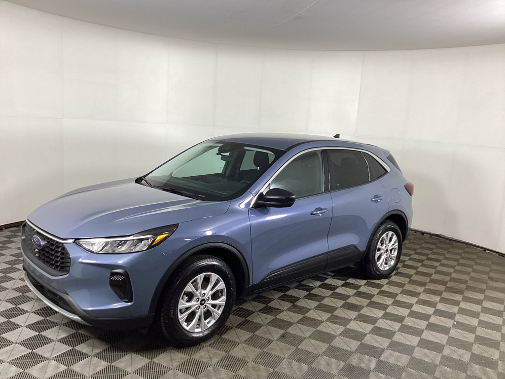 Used 2023 Ford Escape Active w/ Tech Pack #1 AWD/4WD image 2