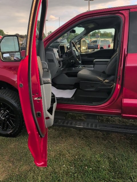 Used 2024 Ford F250 XLT w/ Black Appearance Package image 7