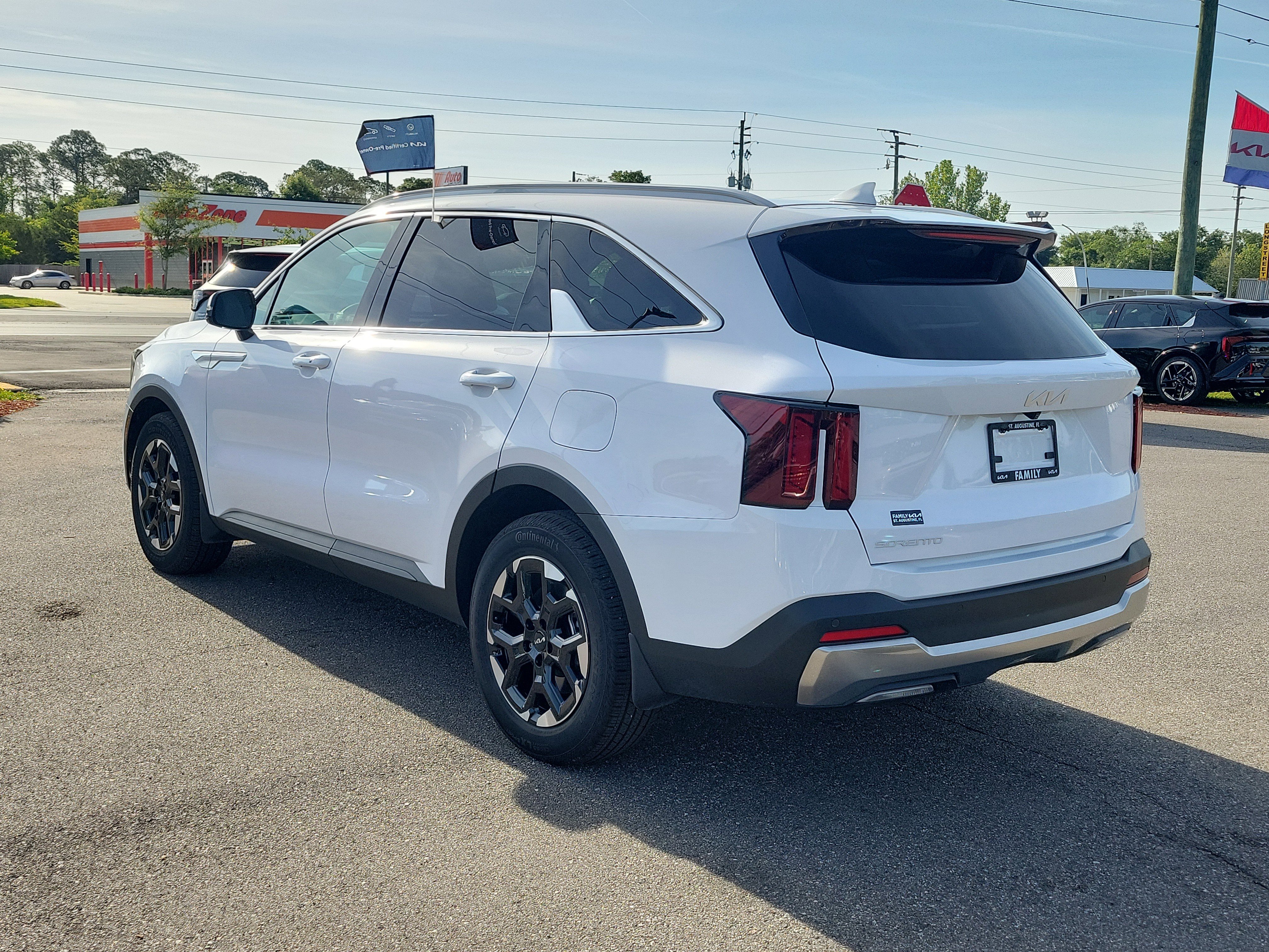 Certified 2025 Kia Sorento S w/ Panoramic Sunroof Package FWD image 4