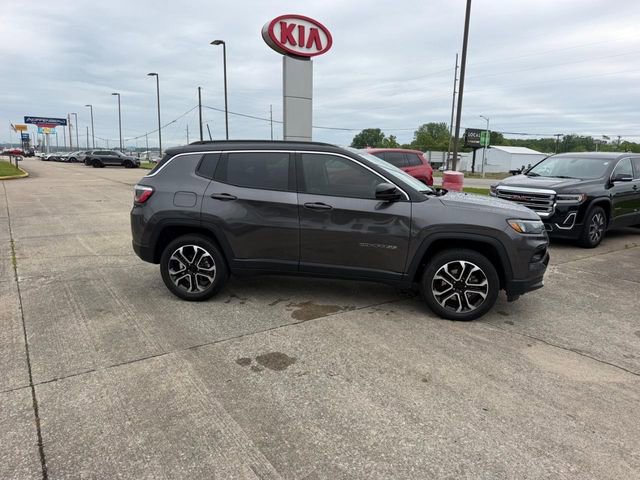 Used 2022 Jeep Compass Limited AWD/4WD image 2