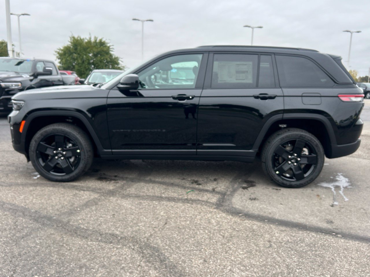 New 2027 Jeep Grand Cherokee Laredo X AWD/4WD image 6