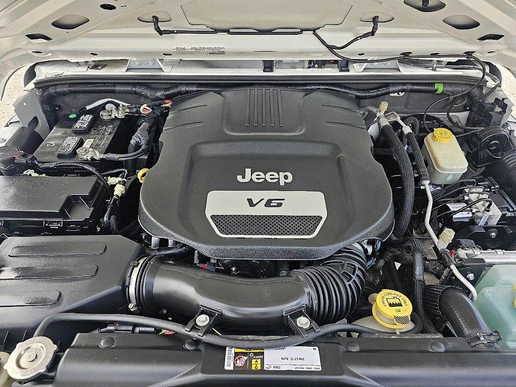 Used 2015 Jeep Wrangler Unlimited Sport w/ Quick Order Package 24S AWD/4WD image 11