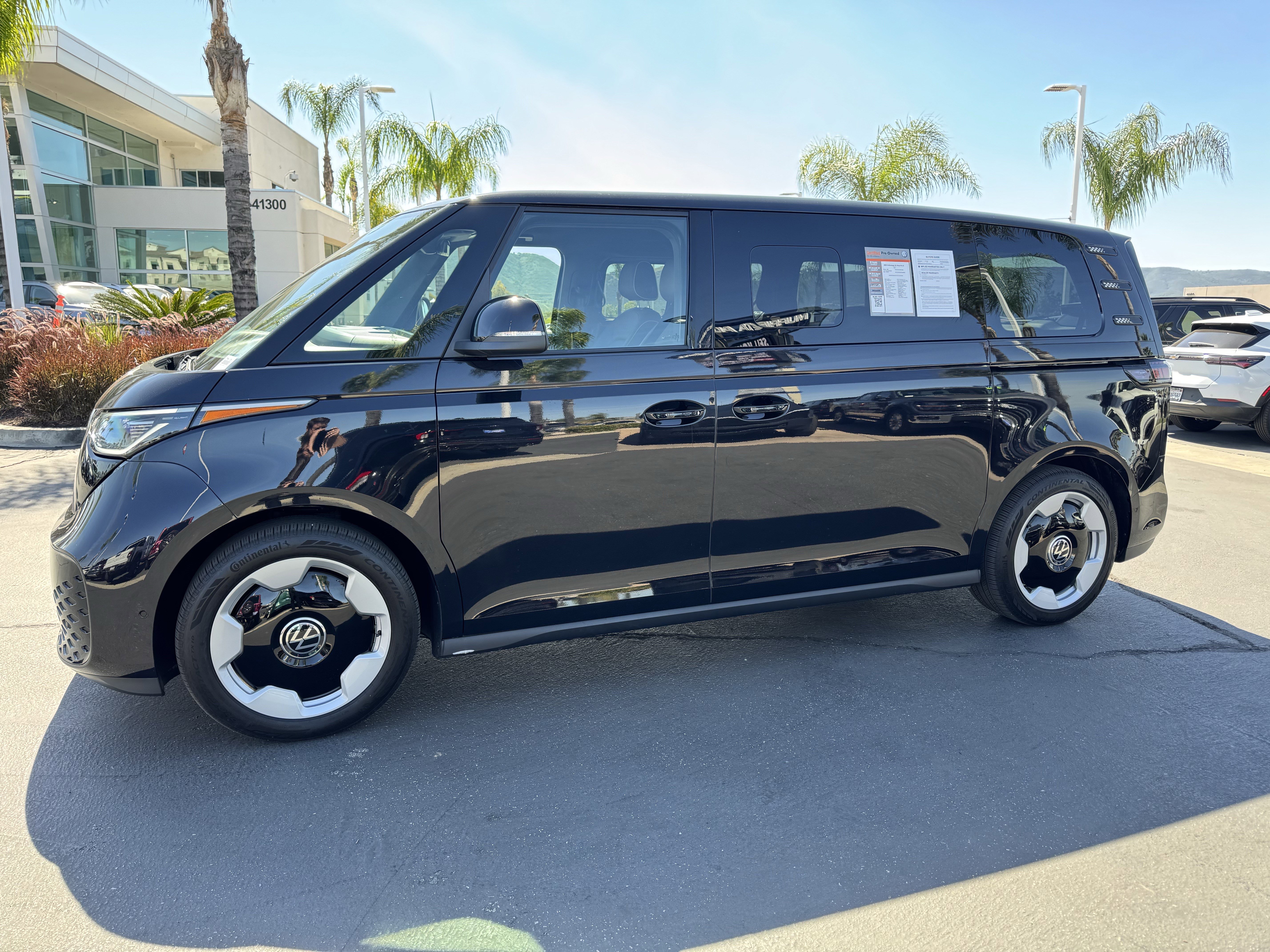 Used 2025 Volkswagen ID. Buzz Pro S image 7